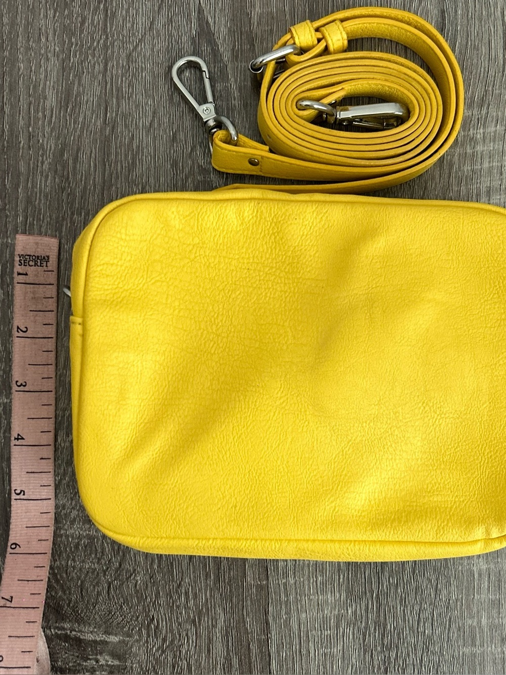 💛 Yellow Forever 21 Crossbody Bag